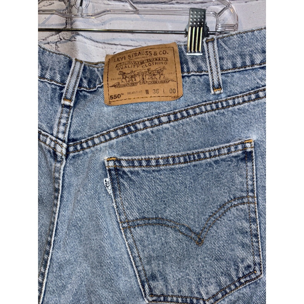 Vintage Levis 550 Shorts Relaxed Fit 36 Denim 90s Jean White Tab Denim Dad - Picture 3 of 3